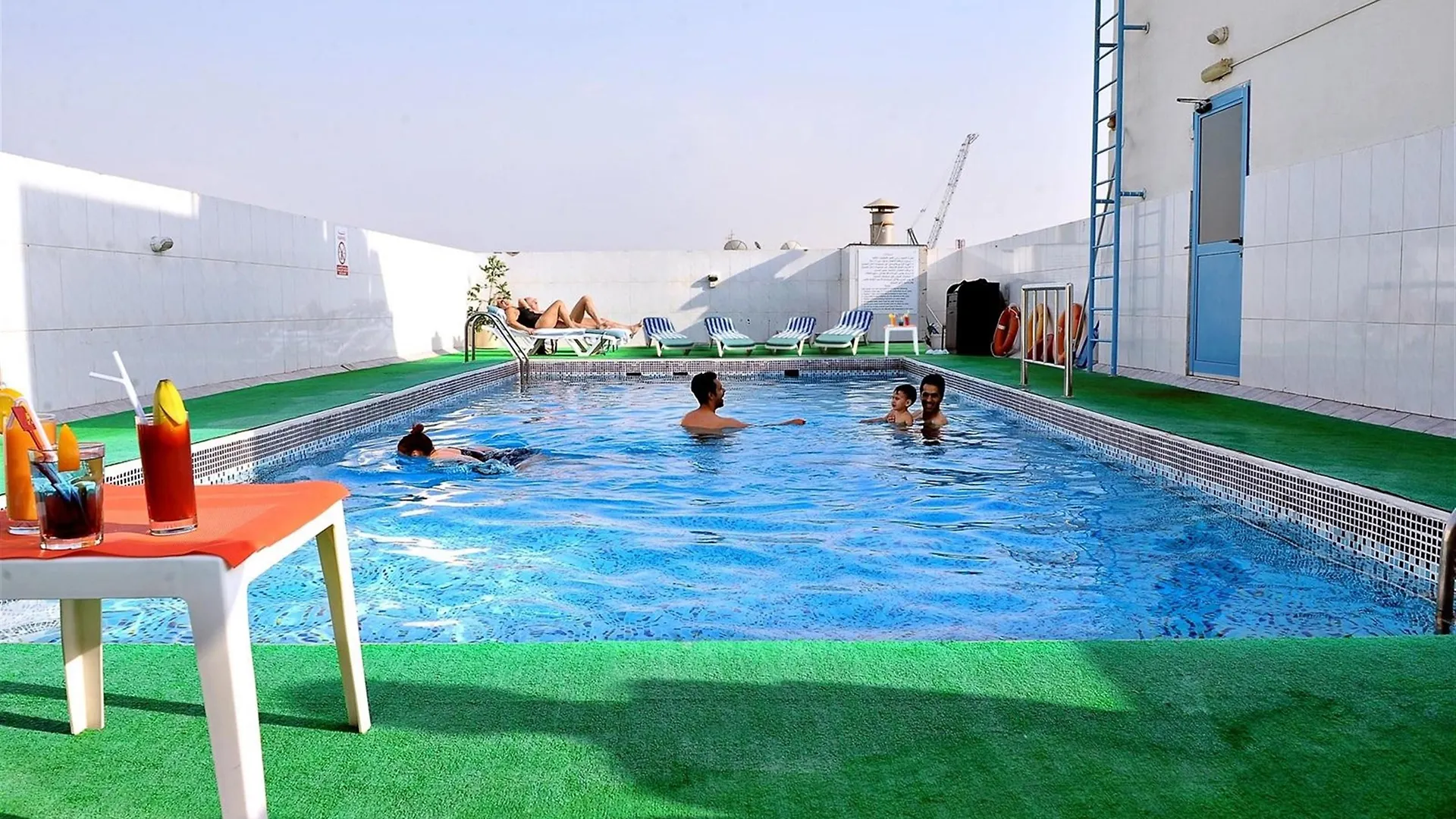 Signature Inn Hotel Deira contacts